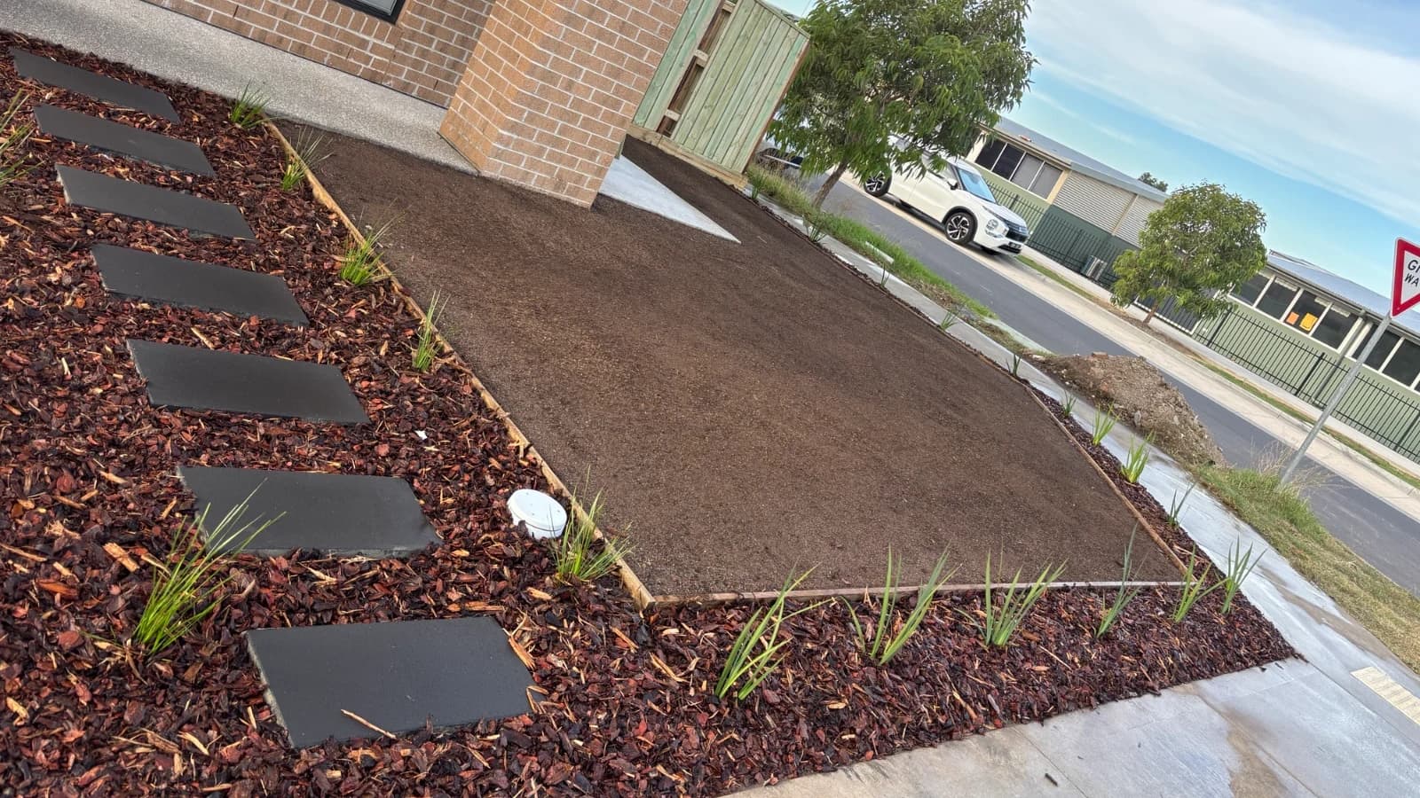 Front Yard Landscaping Rules in New Melbourne Estates (2026 Guide)